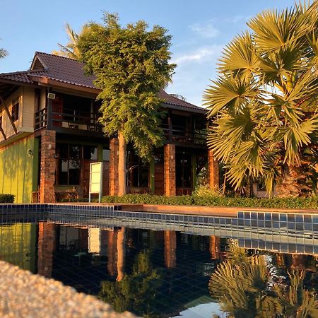 The Chevalley Beach Resort サトゥーン エクステリア 写真