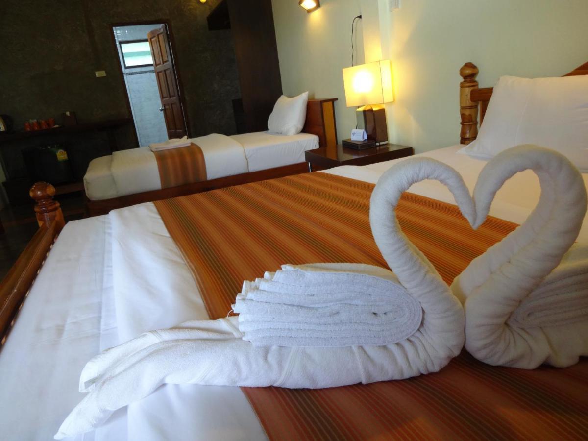 The Chevalley Beach Resort サトゥーン エクステリア 写真