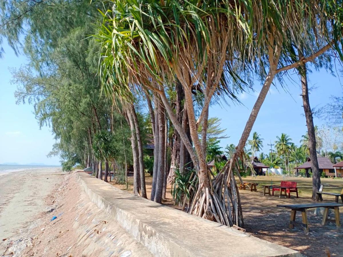 The Chevalley Beach Resort サトゥーン エクステリア 写真