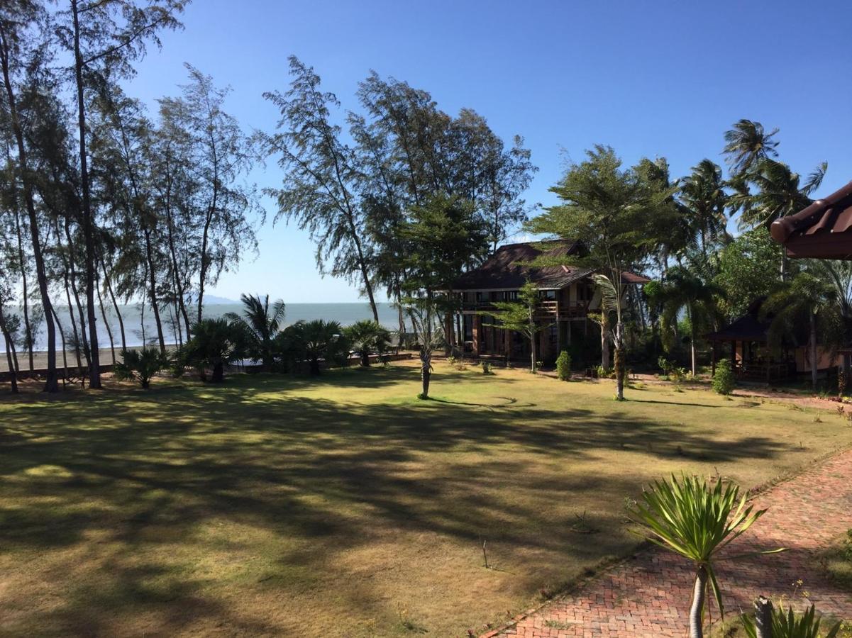 The Chevalley Beach Resort サトゥーン エクステリア 写真