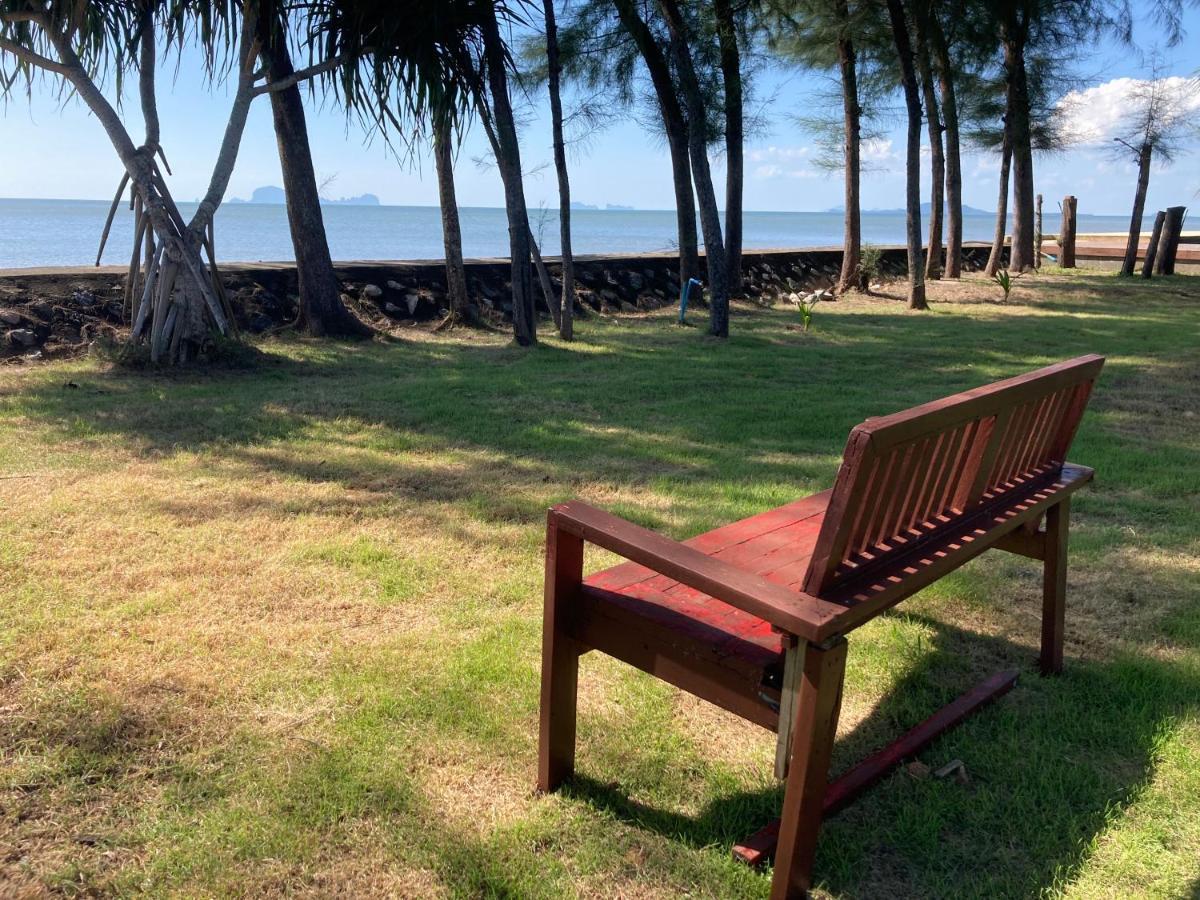 The Chevalley Beach Resort サトゥーン エクステリア 写真