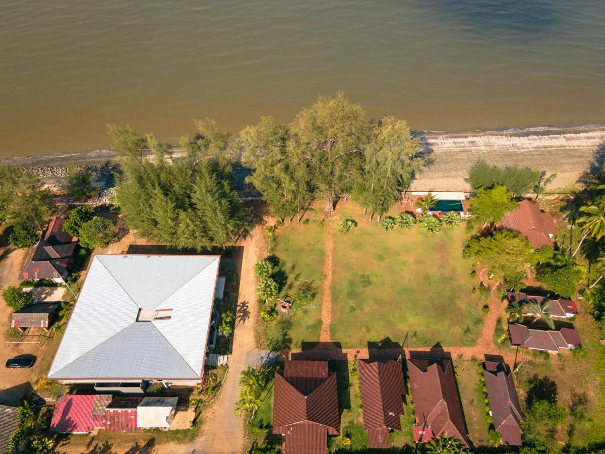 The Chevalley Beach Resort サトゥーン エクステリア 写真