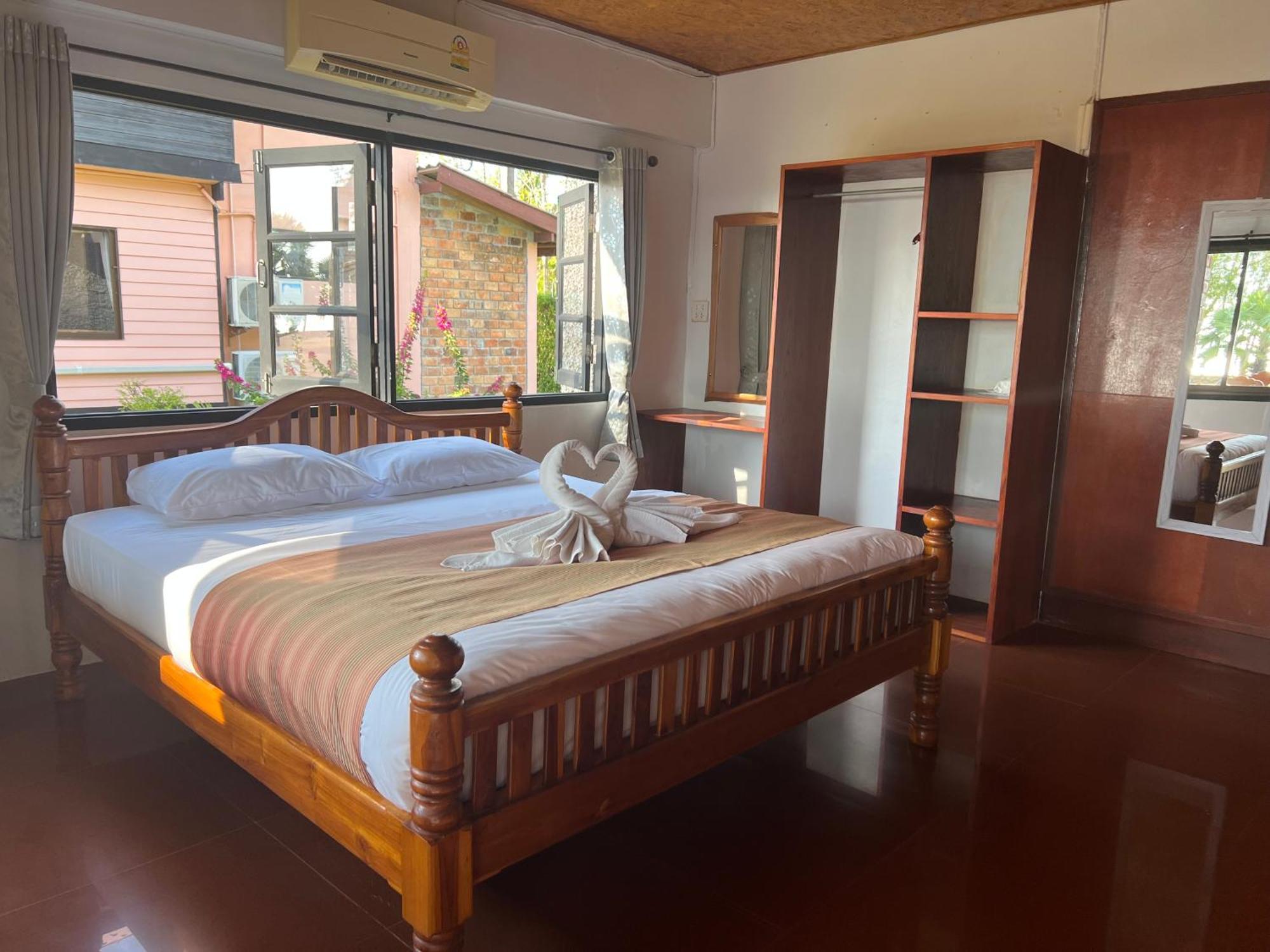 The Chevalley Beach Resort サトゥーン エクステリア 写真