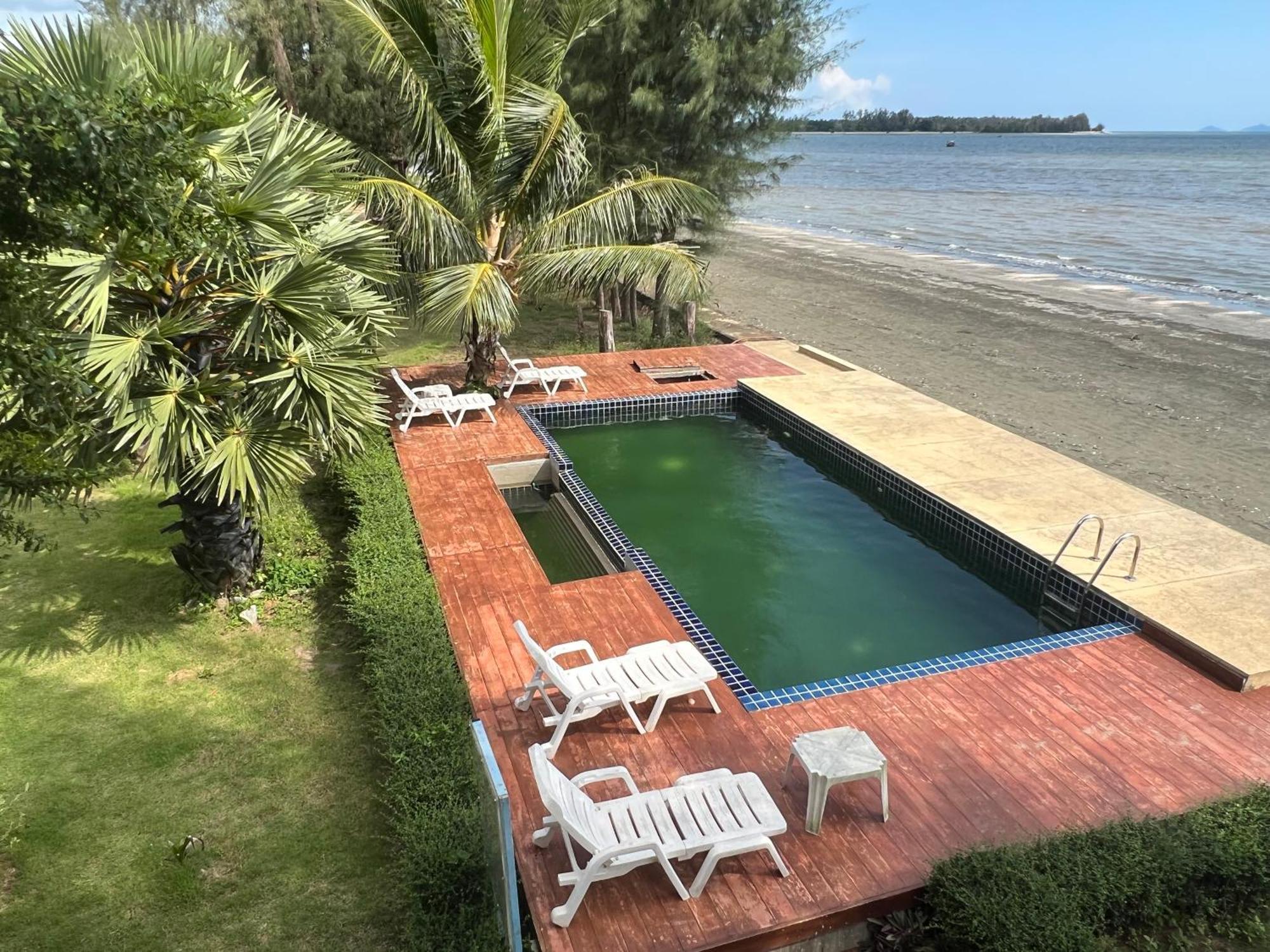The Chevalley Beach Resort サトゥーン エクステリア 写真