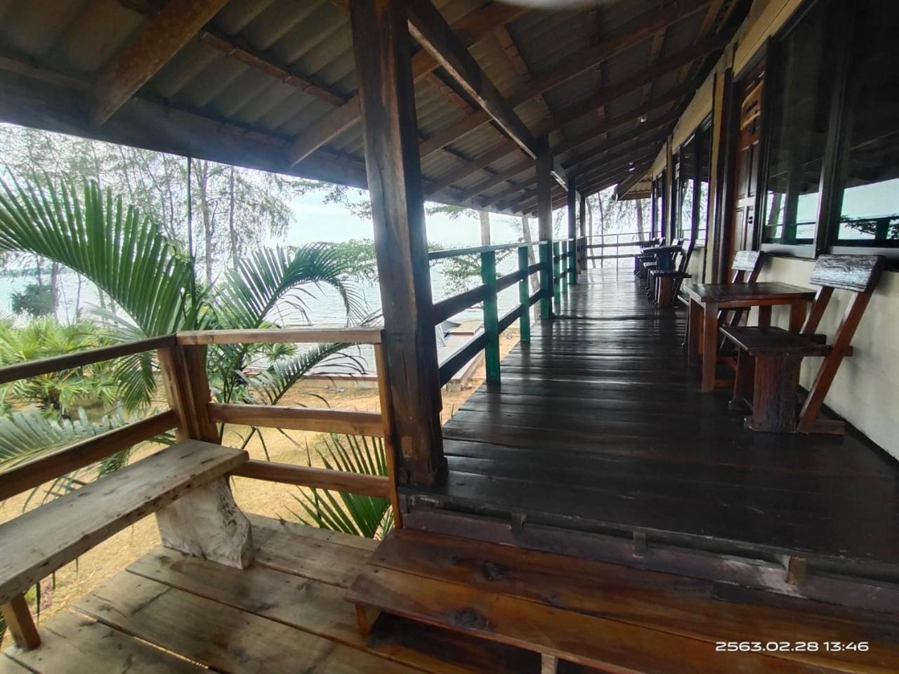 The Chevalley Beach Resort サトゥーン エクステリア 写真