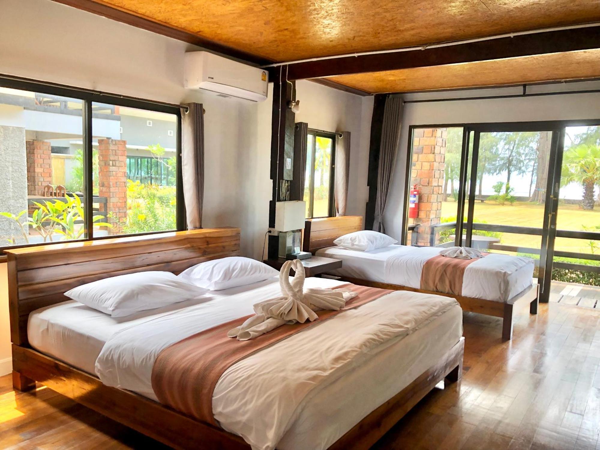 The Chevalley Beach Resort サトゥーン エクステリア 写真