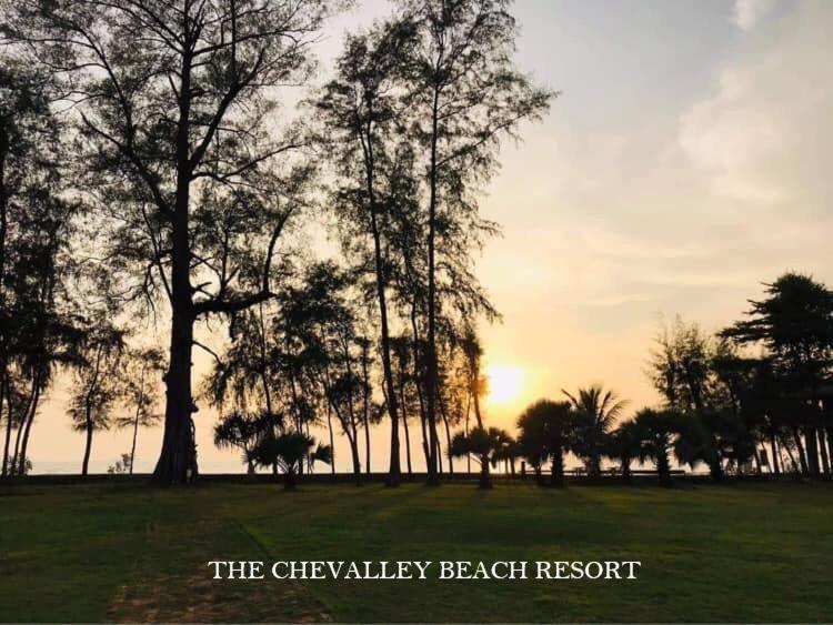 The Chevalley Beach Resort サトゥーン エクステリア 写真