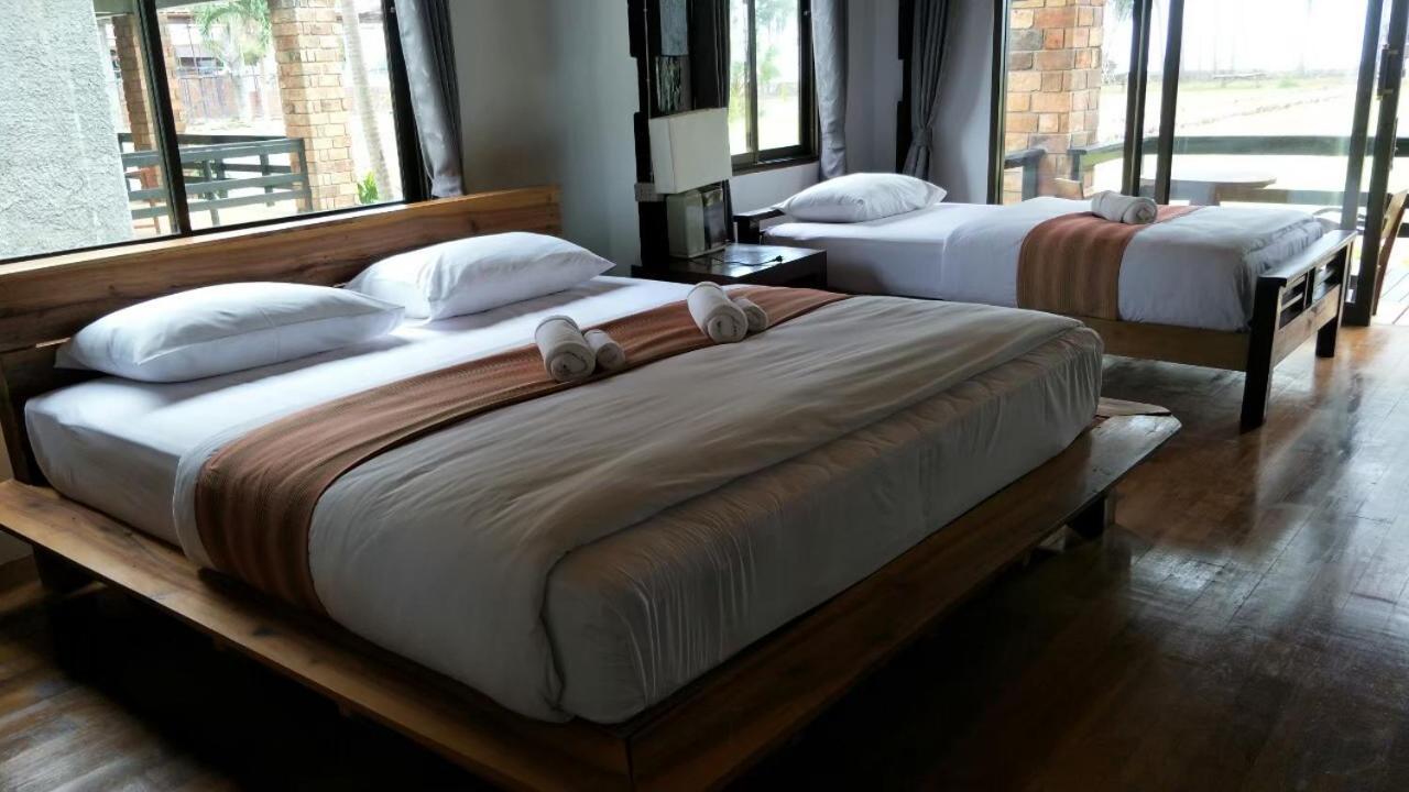 The Chevalley Beach Resort サトゥーン エクステリア 写真