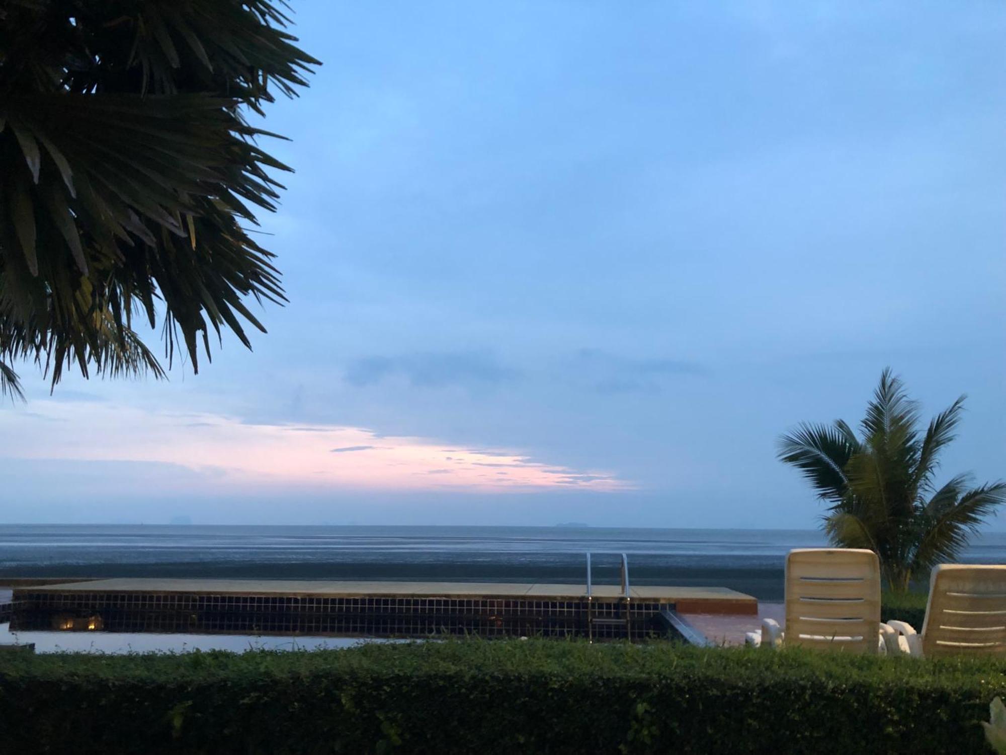 The Chevalley Beach Resort サトゥーン エクステリア 写真