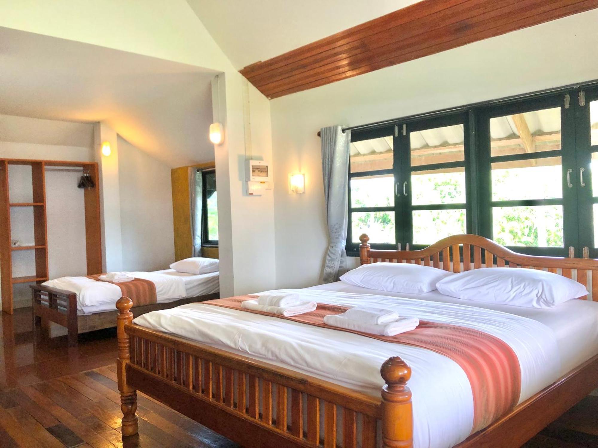 The Chevalley Beach Resort サトゥーン エクステリア 写真